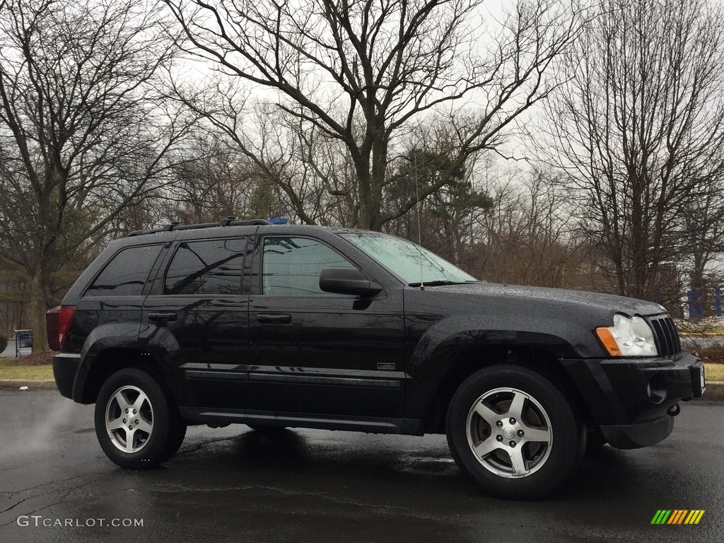 2007 Grand Cherokee Laredo 4x4 - Black / Medium Slate Gray photo #3