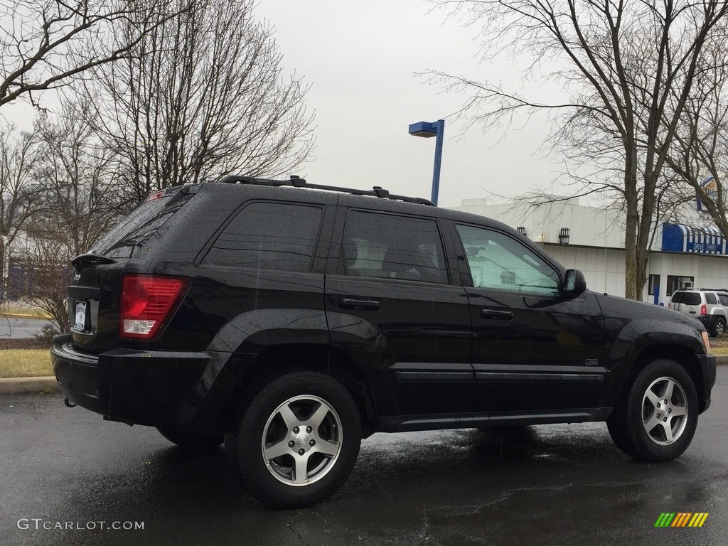 2007 Grand Cherokee Laredo 4x4 - Black / Medium Slate Gray photo #4