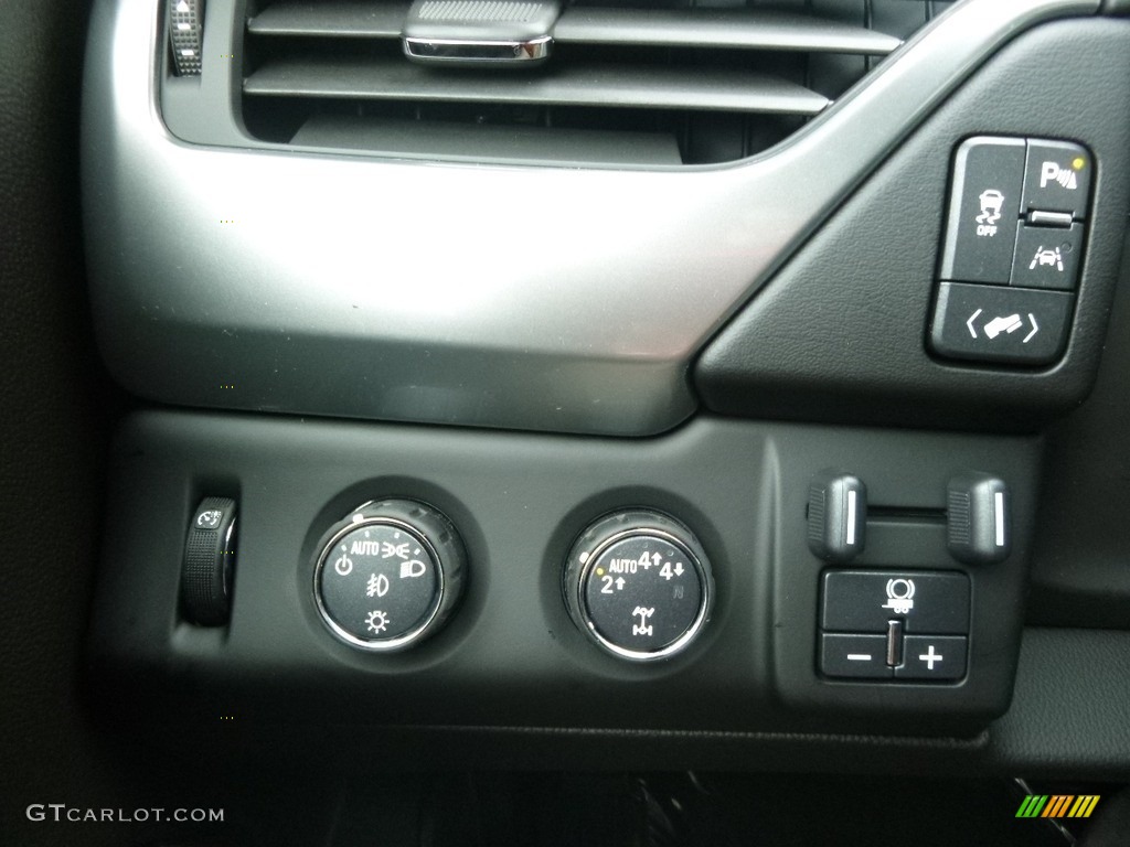 2017 Chevrolet Suburban LT 4WD Controls Photo #118187645
