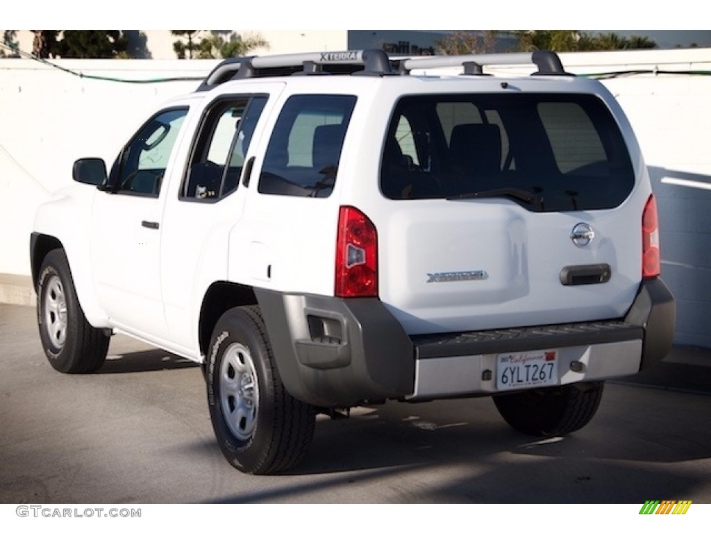 2012 Xterra X - Avalanche White / Gray photo #2