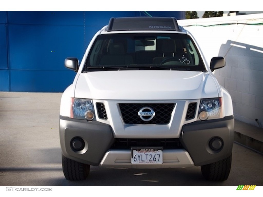 2012 Xterra X - Avalanche White / Gray photo #7