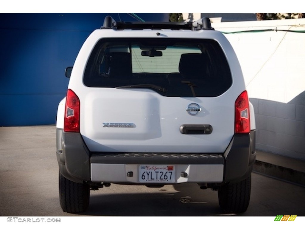 2012 Xterra X - Avalanche White / Gray photo #9