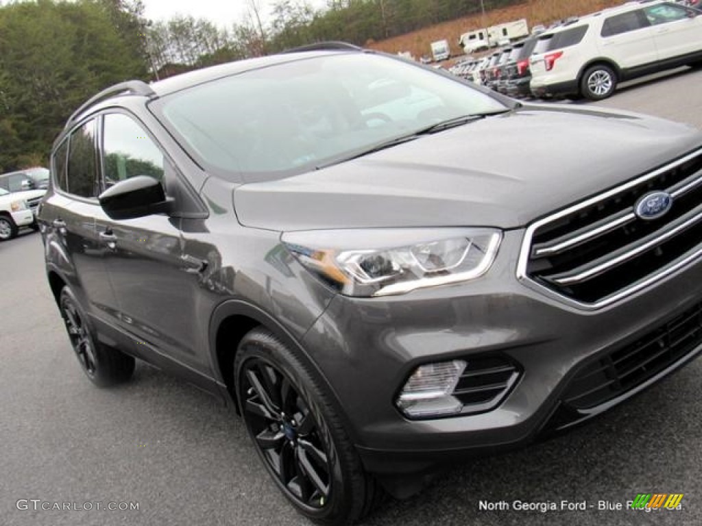 2017 Escape SE 4WD - Magnetic / Charcoal Black photo #34