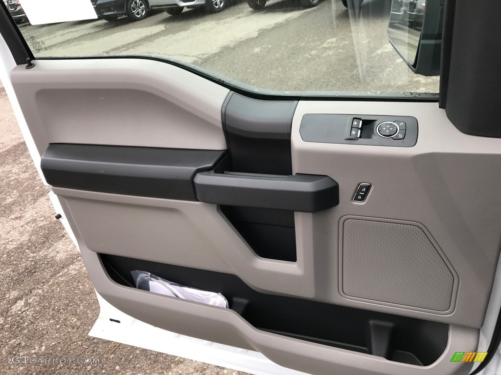 2017 Ford F150 XL Regular Cab 4x4 Earth Gray Door Panel Photo #118197620