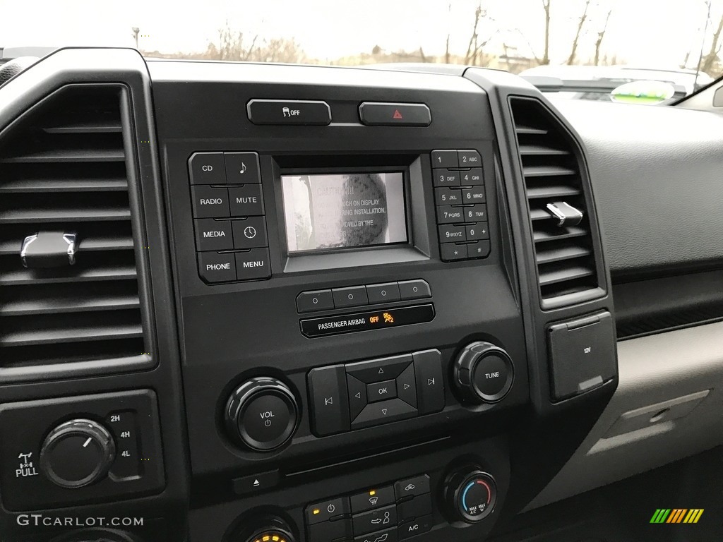 2017 Ford F150 XL Regular Cab 4x4 Controls Photo #118197641