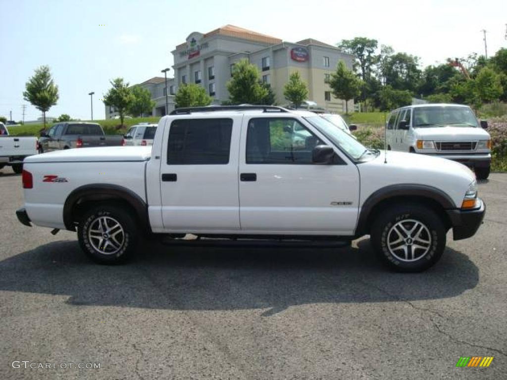 2004 S10 LS ZR5 Crew Cab 4x4 - Summit White / Graphite photo #2
