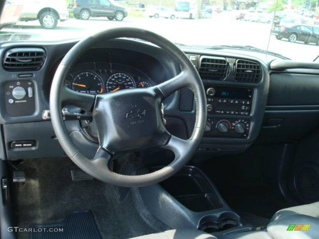 2004 S10 LS ZR5 Crew Cab 4x4 - Summit White / Graphite photo #12