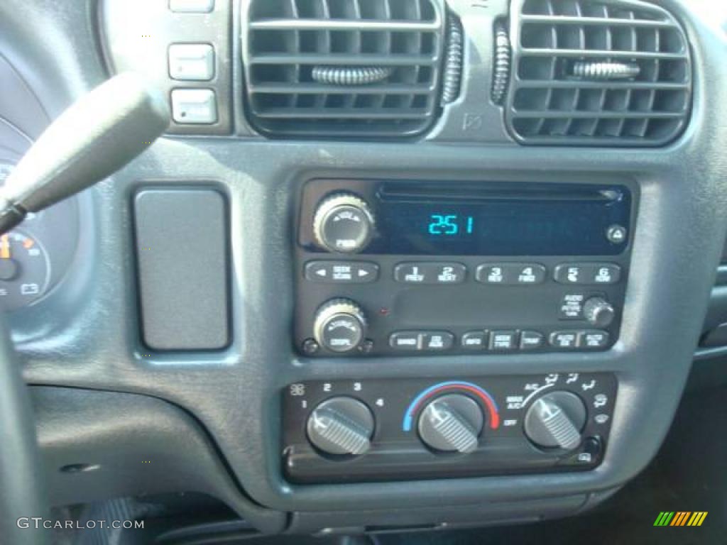2004 S10 LS ZR5 Crew Cab 4x4 - Summit White / Graphite photo #18