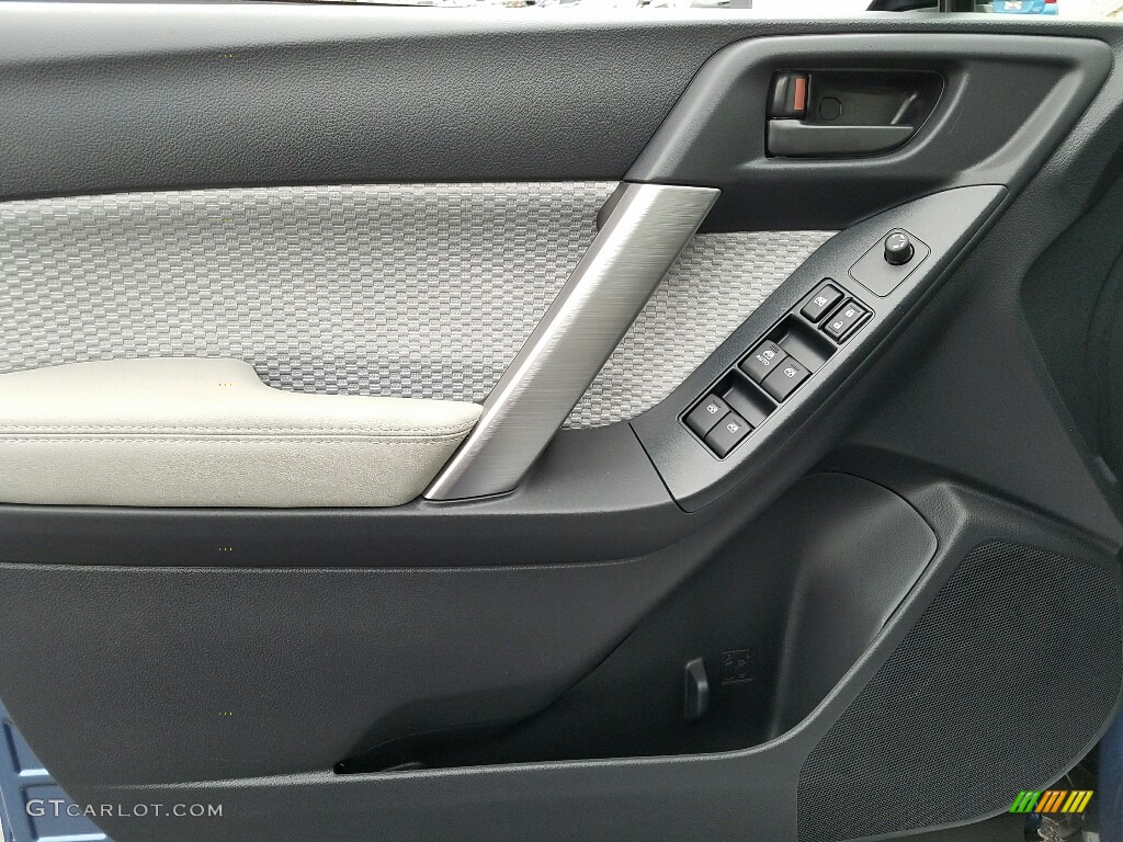 2017 Subaru Forester 2.5i Gray Door Panel Photo #118207322