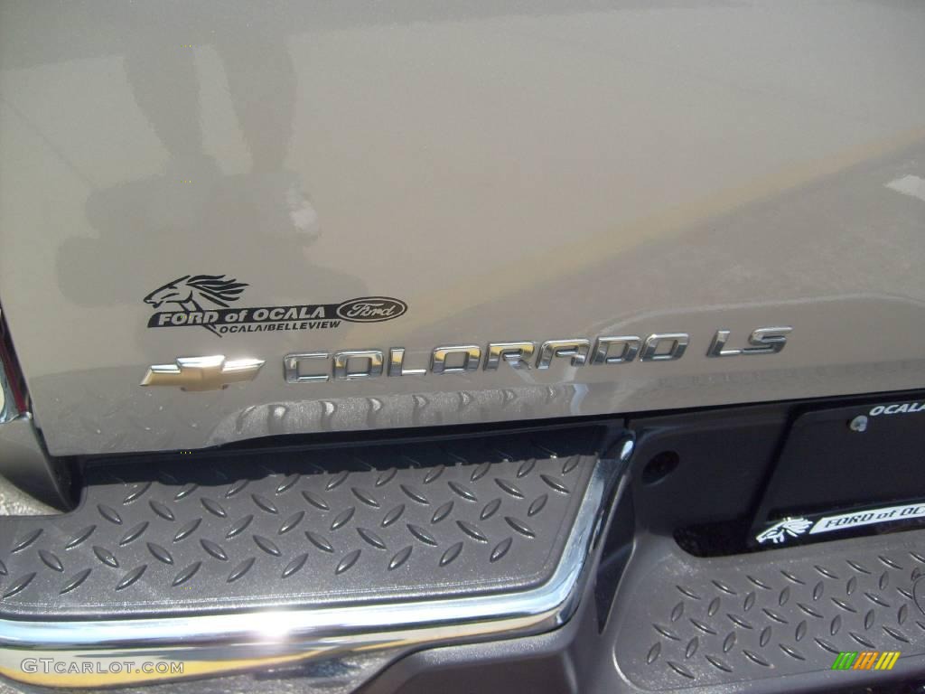 2005 Colorado LS Crew Cab 4x4 - Silver Birch Metallic / Sport Pewter photo #10