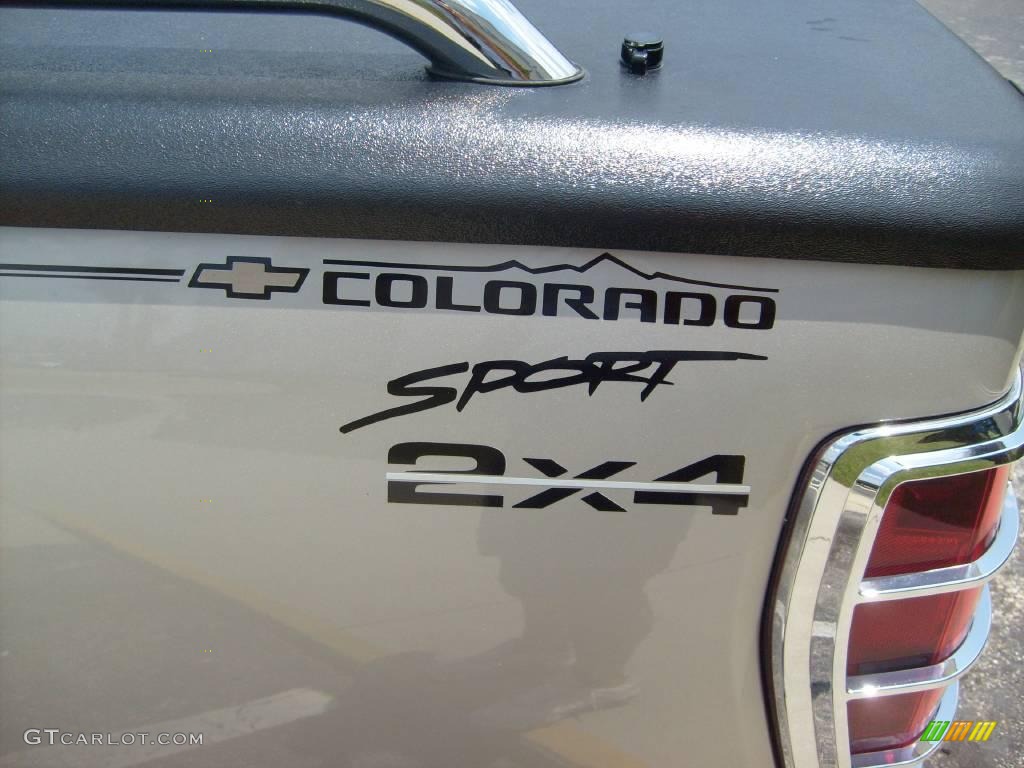 2005 Colorado LS Crew Cab 4x4 - Silver Birch Metallic / Sport Pewter photo #11