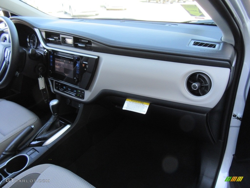 2017 Corolla LE - Classic Silver Metalic / Ash Gray photo #17