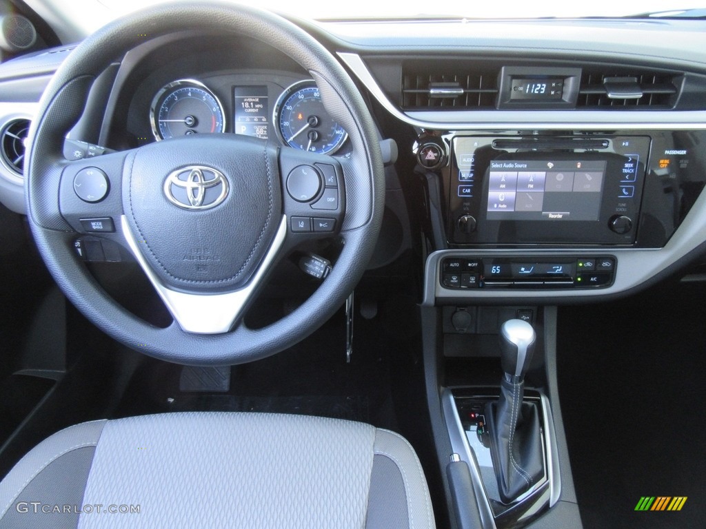 2017 Corolla LE - Classic Silver Metalic / Ash Gray photo #24