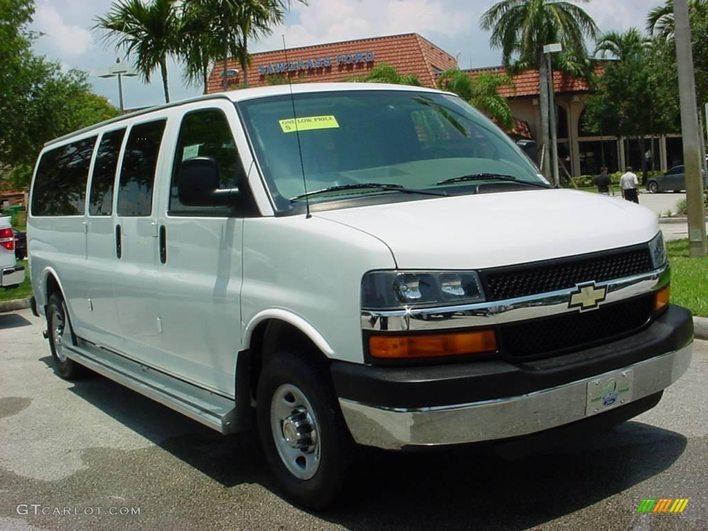 2007 Express LS 3500 Extended Passenger Van - Summit White / Medium Pewter photo #1