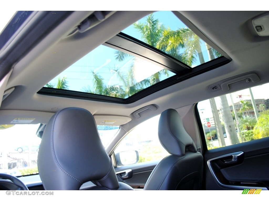 2017 Volvo XC60 T5 Inscription Sunroof Photos