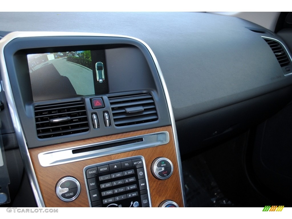 2017 Volvo XC60 T5 Inscription Controls Photo #118225451