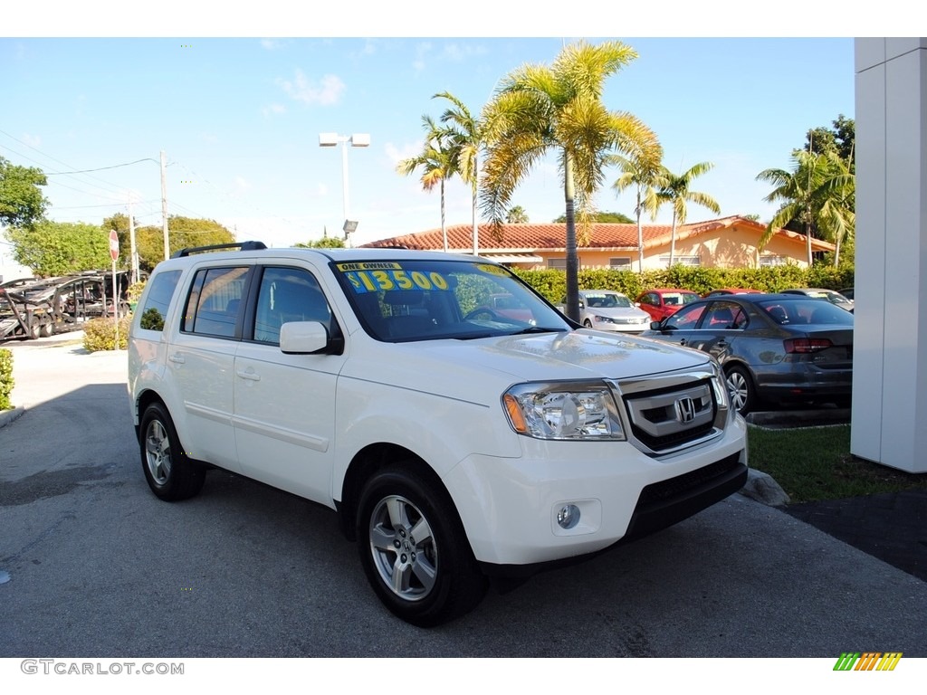 Taffeta White Honda Pilot