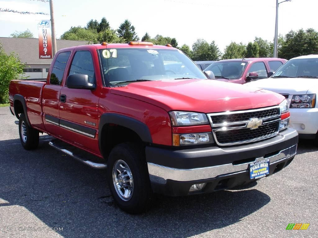 2007 Silverado 2500HD Classic LT Extended Cab 4x4 - Victory Red / Dark Charcoal photo #2