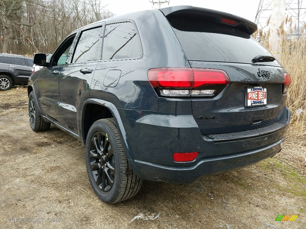 2017 Grand Cherokee Laredo 4x4 - Diamond Black Crystal Pearl / Black photo #4
