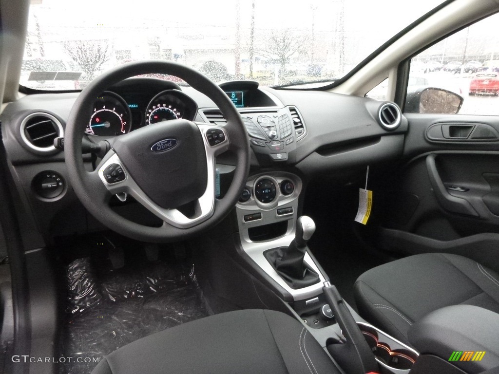 Charcoal Black Interior 2017 Ford Fiesta SE Sedan Photo #118230218