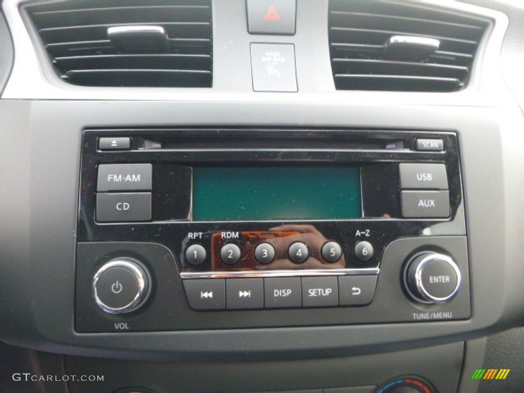 2017 Nissan Sentra S Controls Photo #118234568