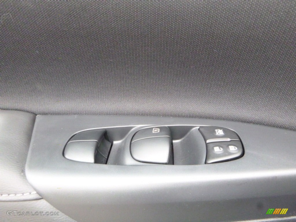 2017 Nissan Sentra S Controls Photo #118234697