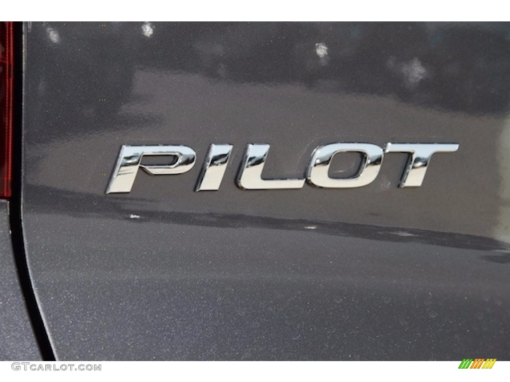 2017 Honda Pilot EX-L AWD Marks and Logos Photos