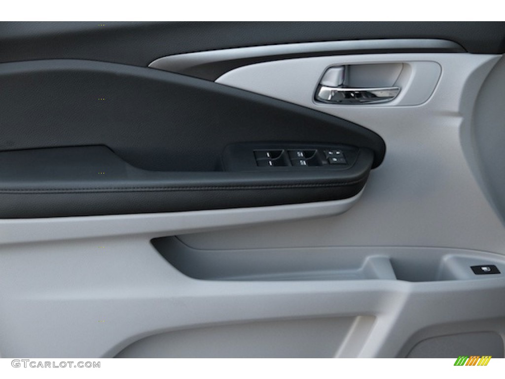 2017 Honda Pilot EX-L AWD Gray Door Panel Photo #118249110
