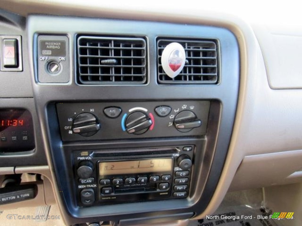 2004 Tacoma V6 PreRunner Xtracab - Mystic Gold Metallic / Oak photo #19