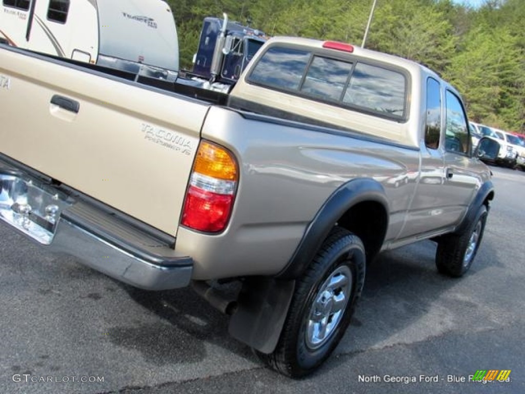 2004 Tacoma V6 PreRunner Xtracab - Mystic Gold Metallic / Oak photo #29