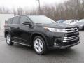 Front 3/4 View of 2017 Highlander Limited