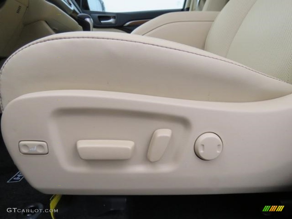 2017 Toyota Highlander Limited Front Seat Photos