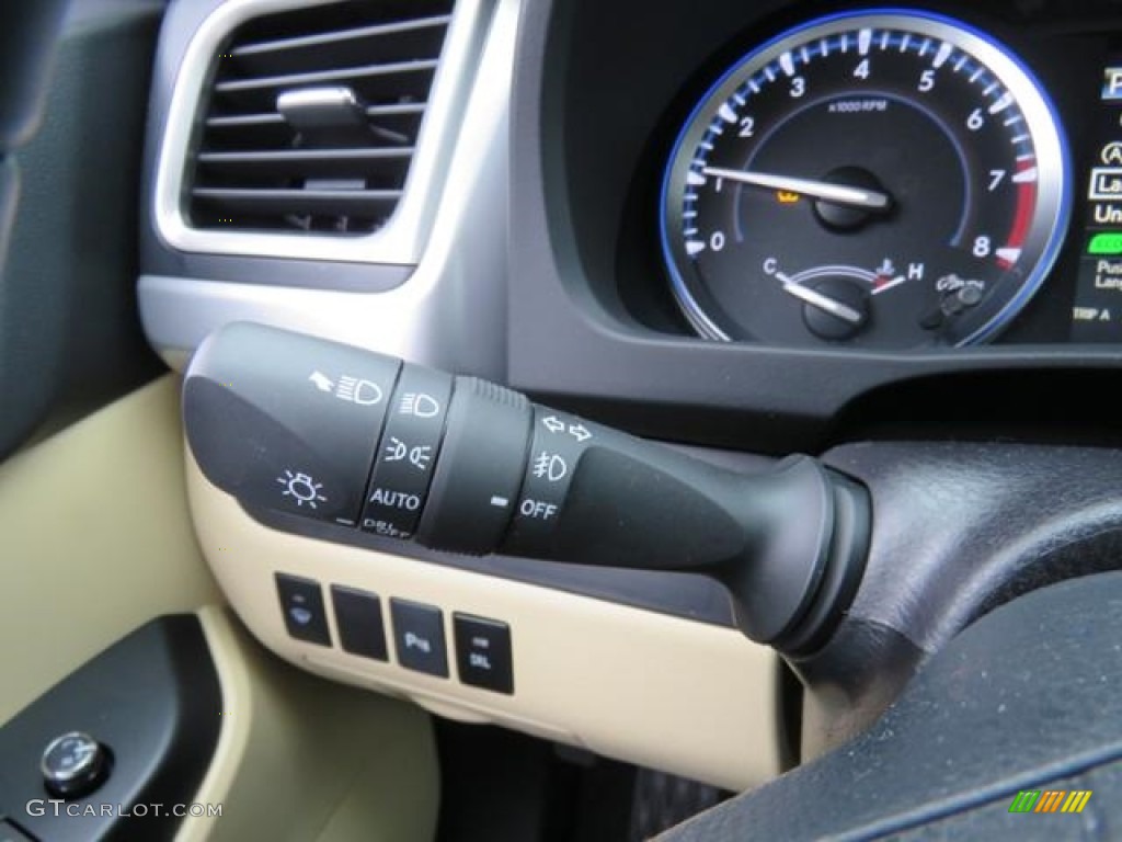 2017 Toyota Highlander Limited Controls Photo #118259369