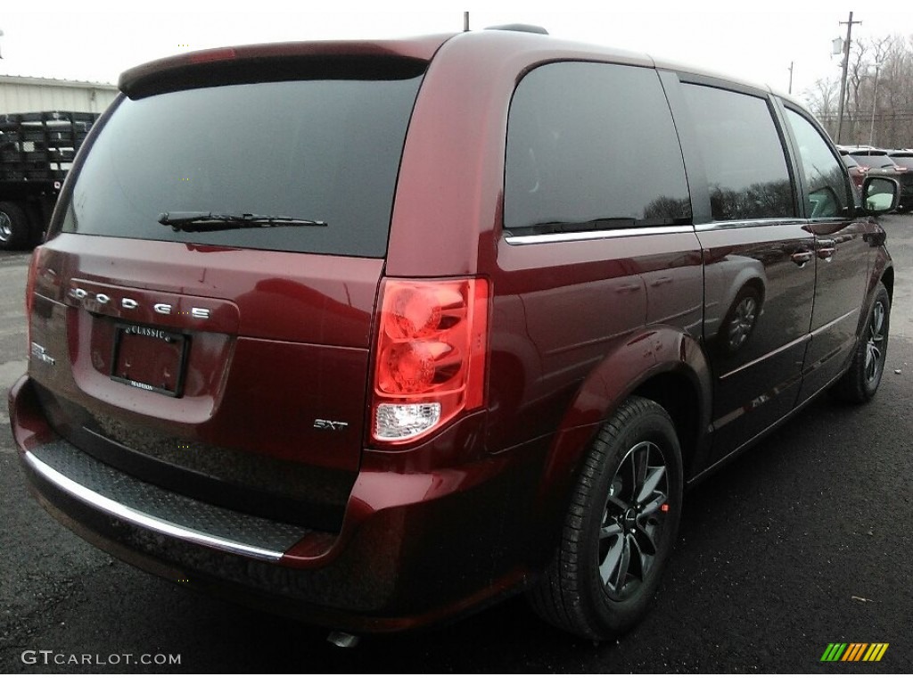 2017 Grand Caravan SXT - Octane Red / Black/Light Graystone photo #2