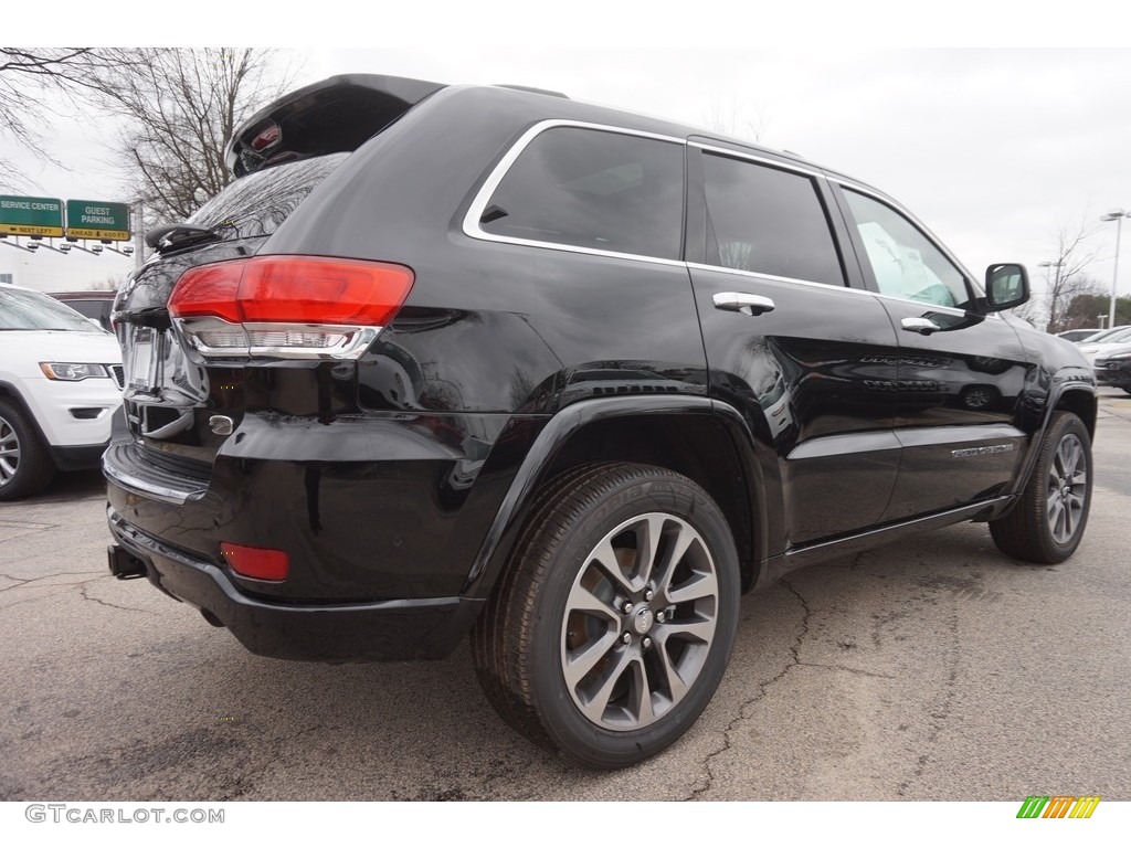 2017 Grand Cherokee Overland - Diamond Black Crystal Pearl / Black photo #3