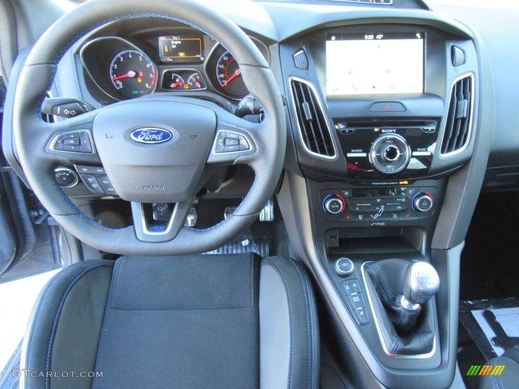2017 Ford Focus RS Hatch Controls Photo #118270437