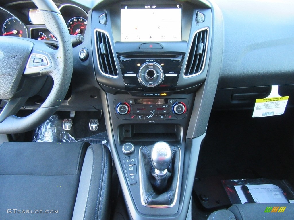 2017 Ford Focus RS Hatch Controls Photo #118270464