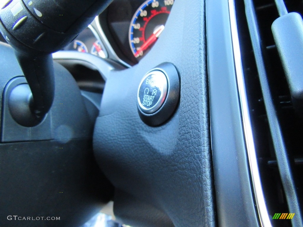 2017 Ford Focus RS Hatch Controls Photo #118270644