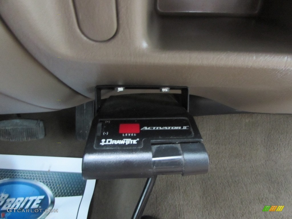 2004 F250 Super Duty XLT Crew Cab 4x4 - Arizona Beige Metallic / Medium Parchment photo #29