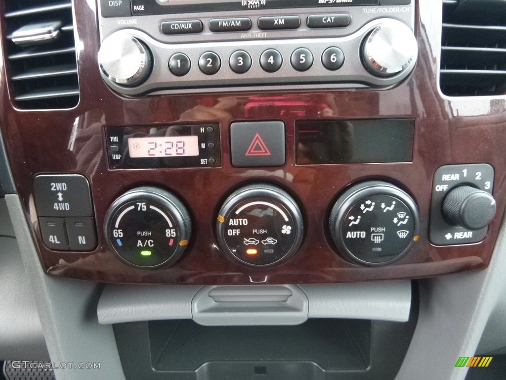 2006 XL7 7 Passenger AWD - Silky Silver Metallic / Gray photo #24