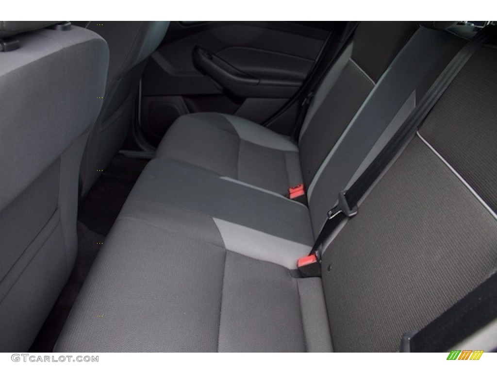 2014 Focus SE Hatchback - Ingot Silver / Charcoal Black photo #4