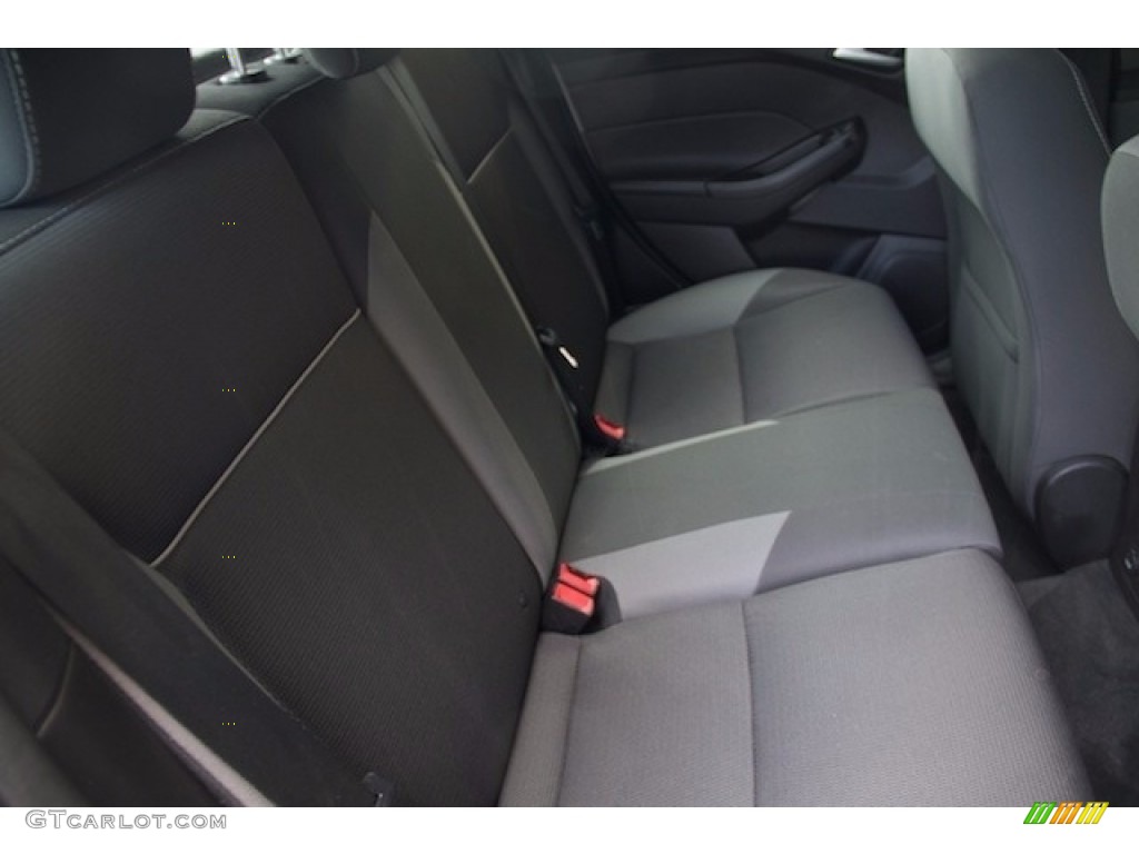 2014 Focus SE Hatchback - Ingot Silver / Charcoal Black photo #15