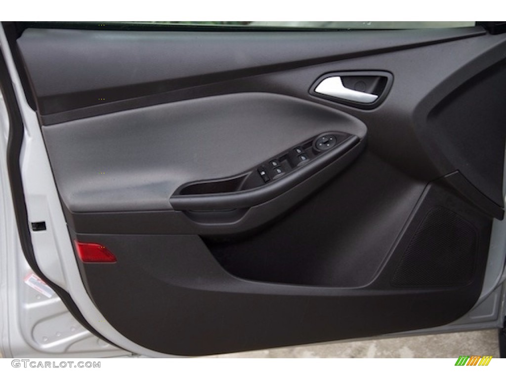 2014 Focus SE Hatchback - Ingot Silver / Charcoal Black photo #21