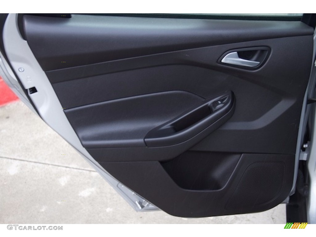 2014 Focus SE Hatchback - Ingot Silver / Charcoal Black photo #22