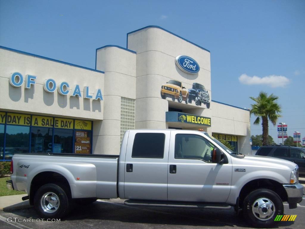 2004 F350 Super Duty Lariat Crew Cab 4x4 Dually - Silver Metallic / Medium Flint photo #2