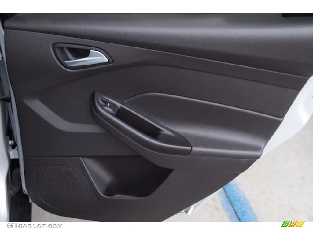 2014 Focus SE Hatchback - Ingot Silver / Charcoal Black photo #23