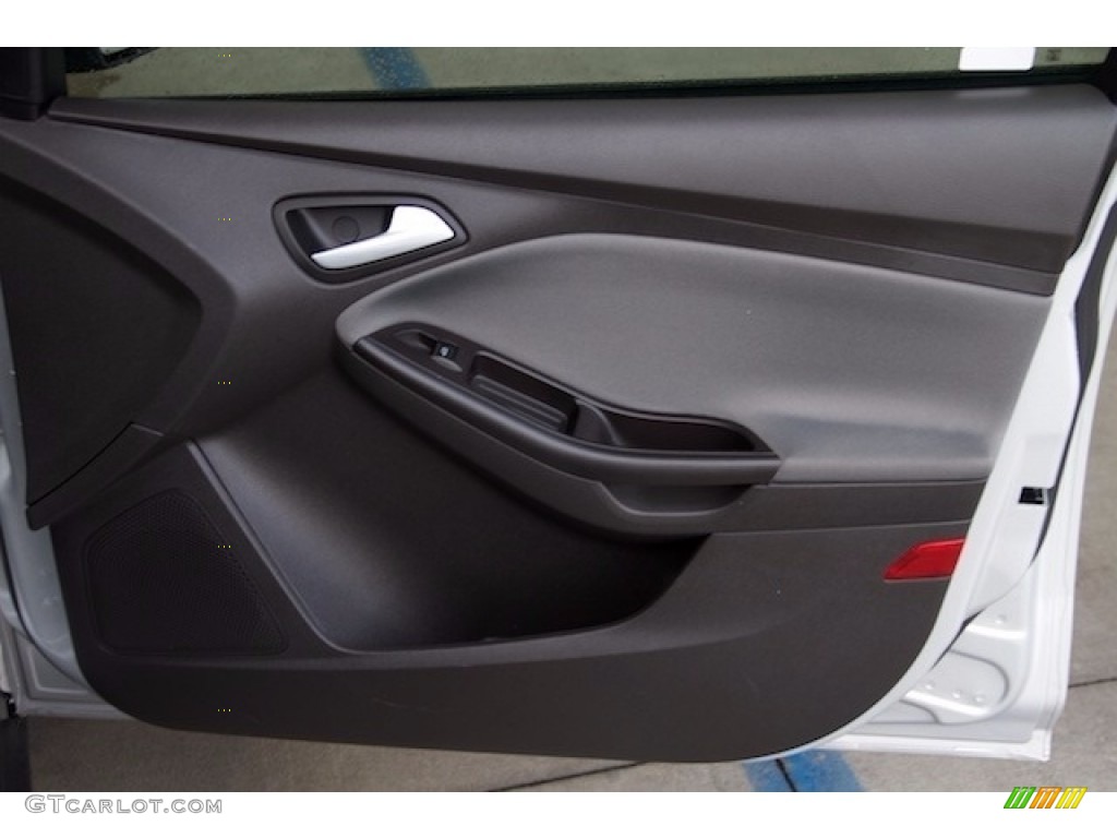 2014 Focus SE Hatchback - Ingot Silver / Charcoal Black photo #24