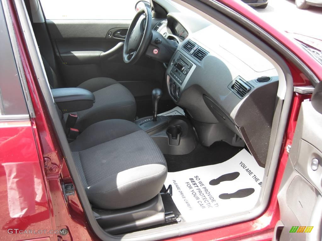 2006 Focus ZX5 SES Hatchback - Dark Toreador Red Metallic / Charcoal/Charcoal photo #9