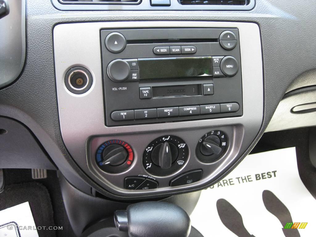 2006 Focus ZX5 SES Hatchback - Dark Toreador Red Metallic / Charcoal/Charcoal photo #11
