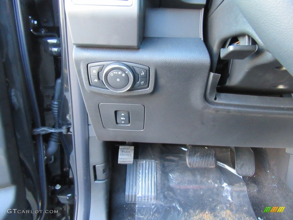2017 F150 XLT SuperCrew - Shadow Black / Black photo #32